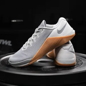 Nike - Metcon 5 Men's Training Shoe - WOLF GREY/WOLF GREY-WHITE-GUM MED BROWN