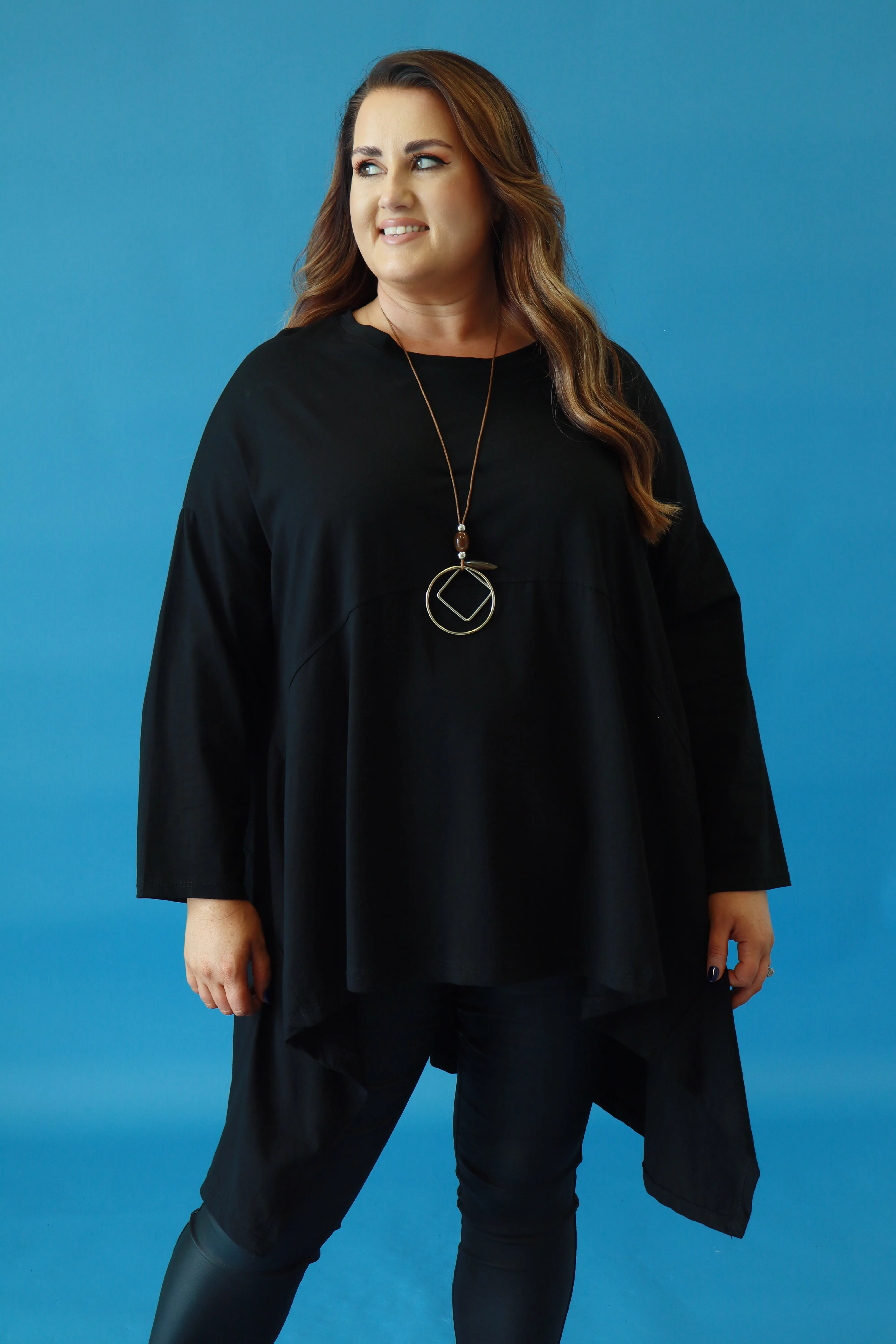 Olivia Dipped Side Top in Black