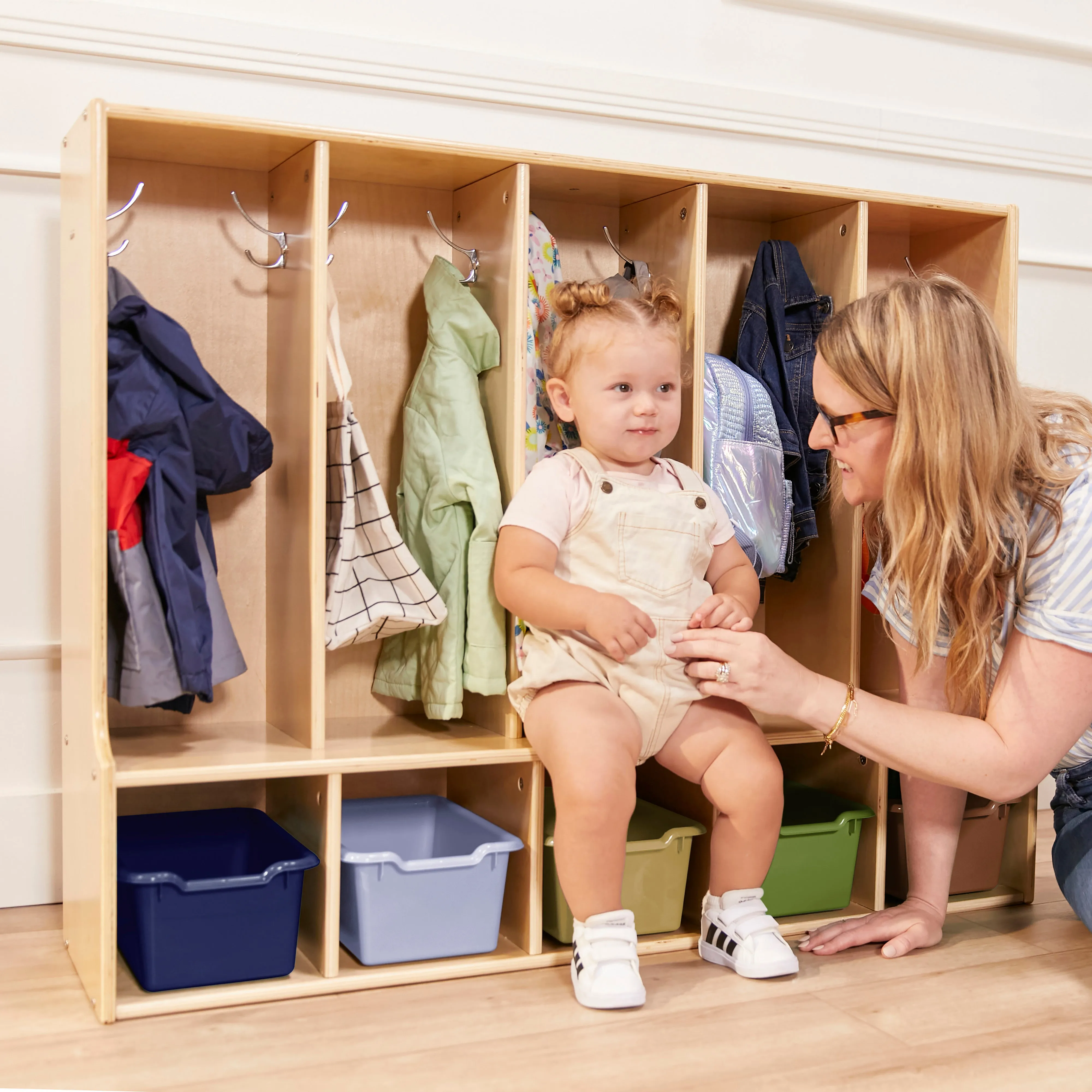 Streamline 5-Section Coat Locker with Bench and Scoop Front Storage Bins, Toddler Size, Natural