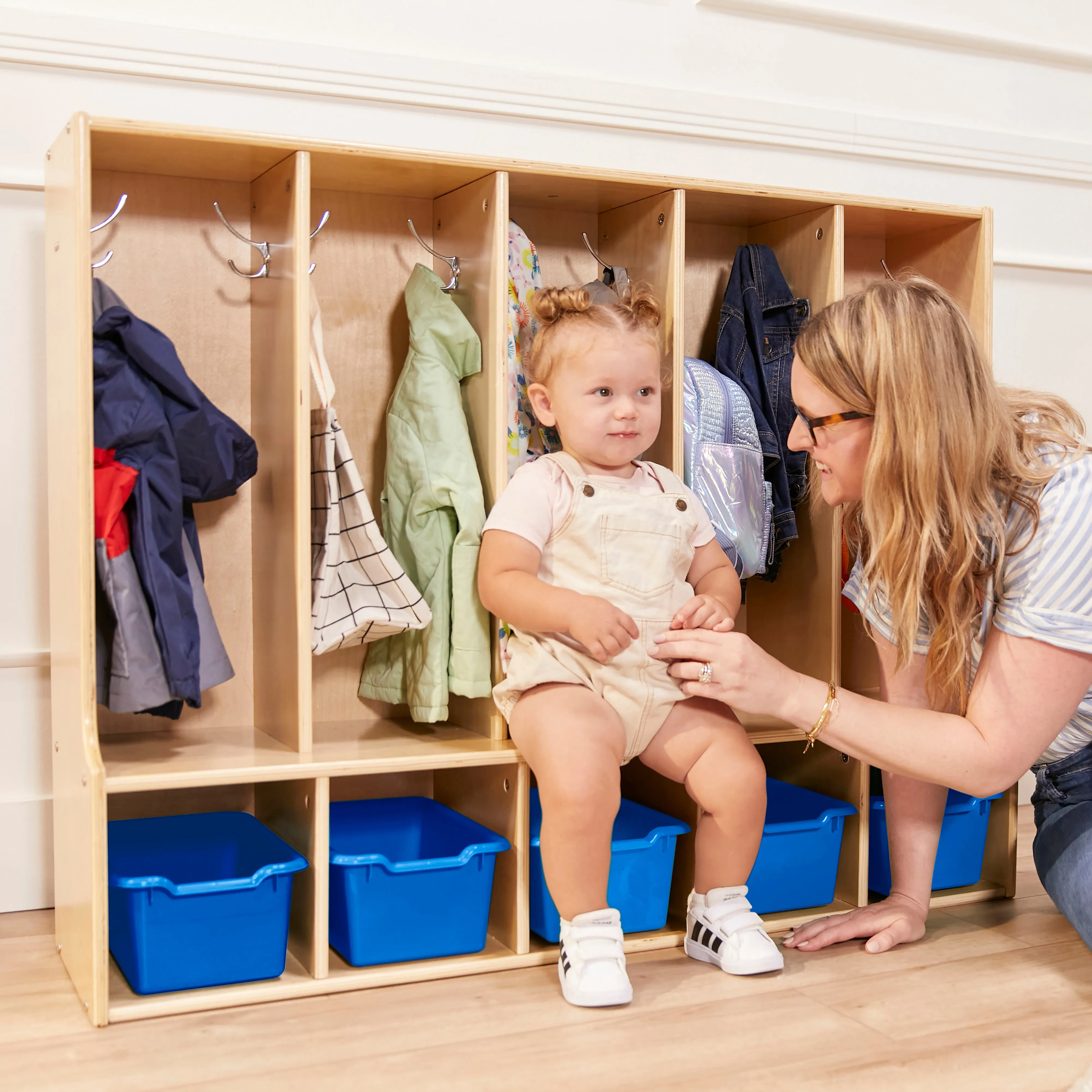 Streamline 5-Section Coat Locker with Bench and Scoop Front Storage Bins, Toddler Size, Natural