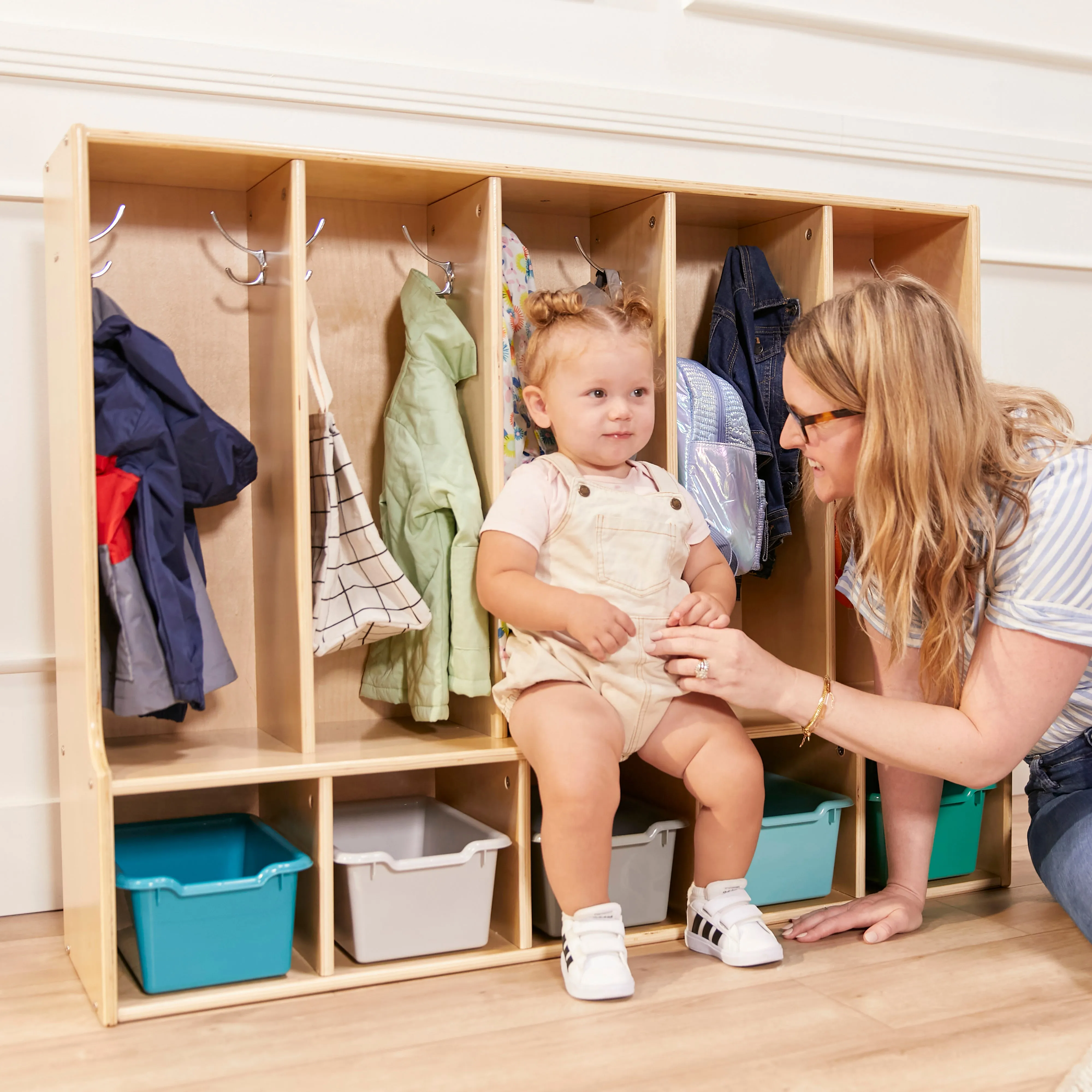 Streamline 5-Section Coat Locker with Bench and Scoop Front Storage Bins, Toddler Size, Natural