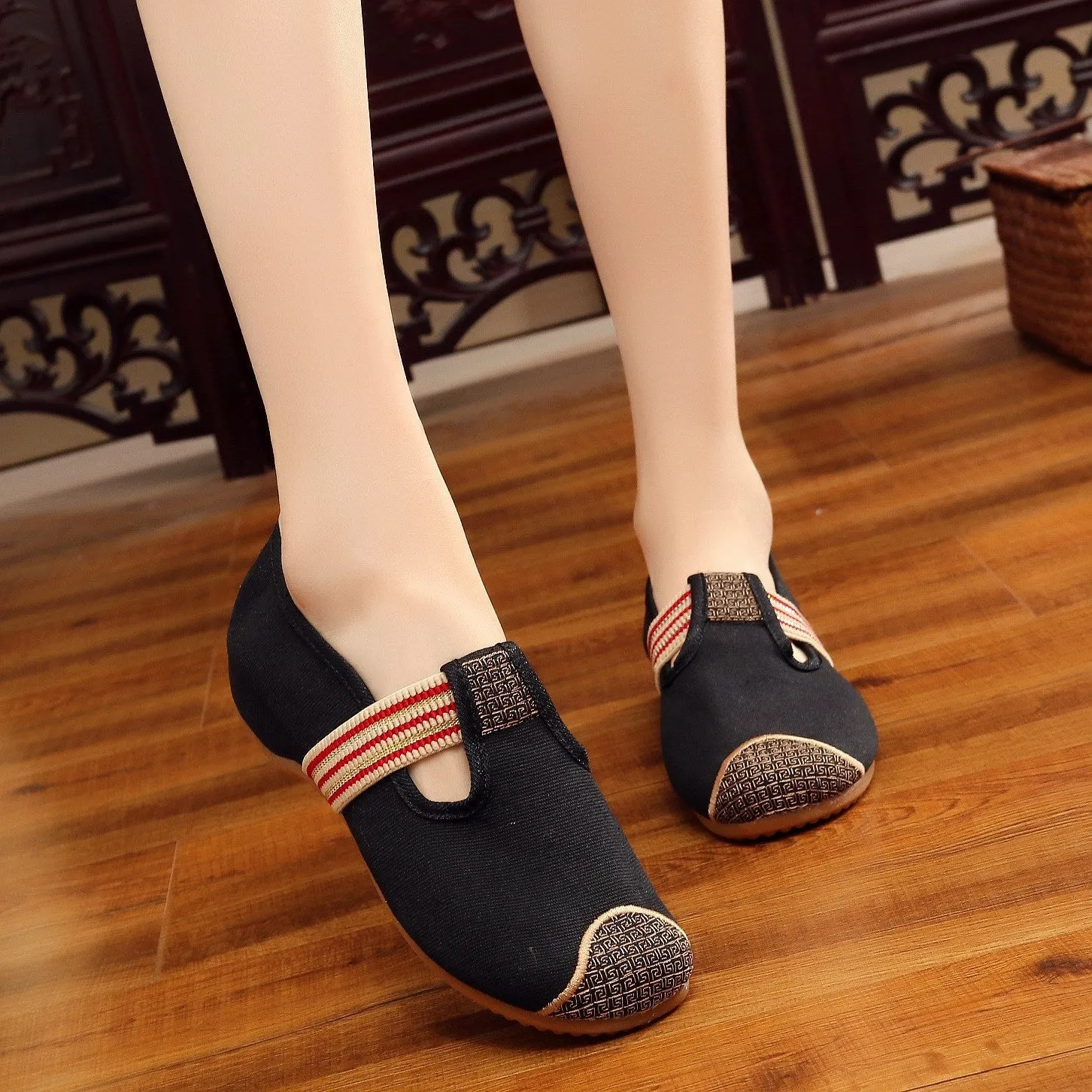 Women's Elegant Ethnic Style Tendon Bottom Height Increasing Canvas Shoes