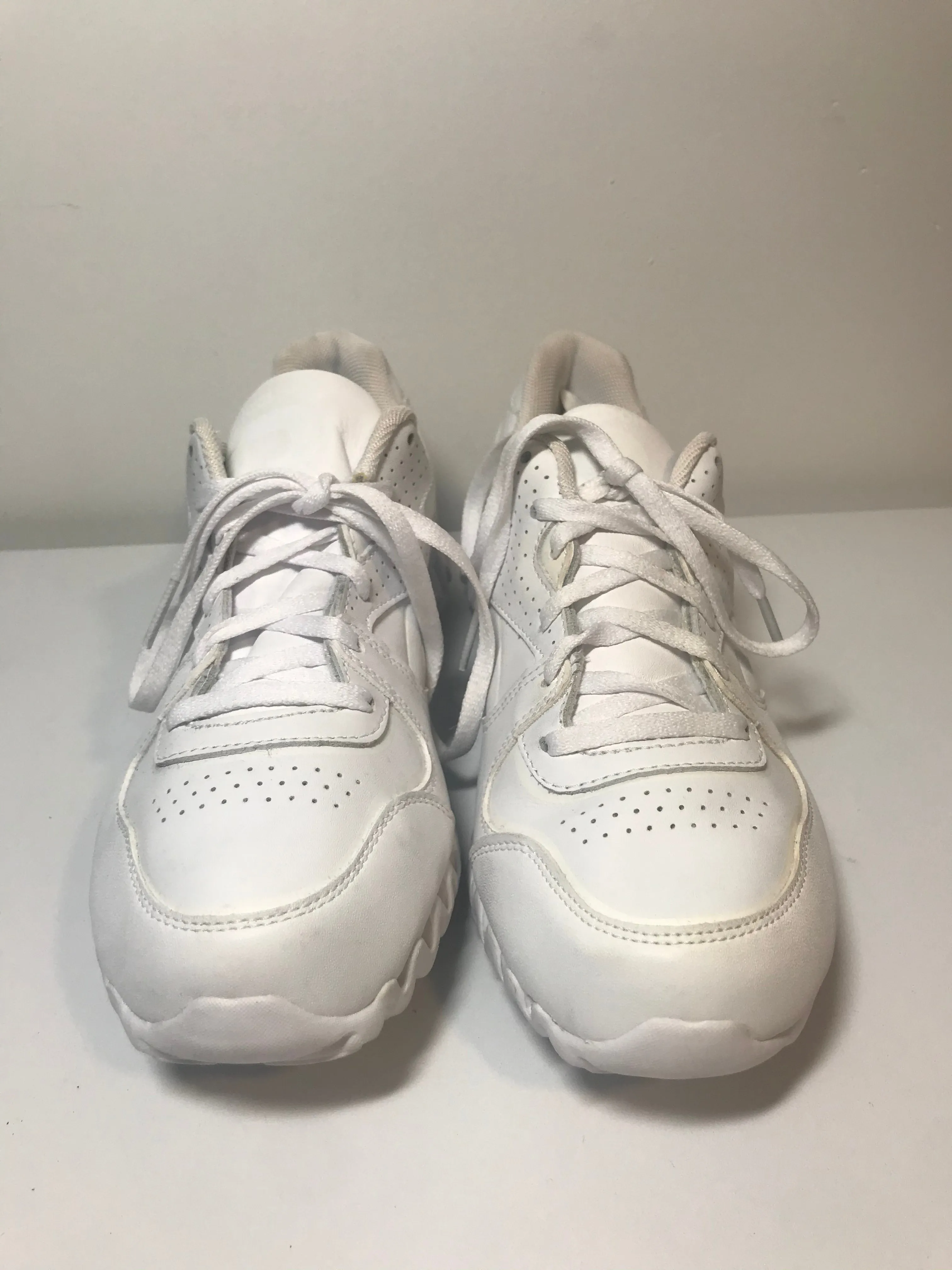 Y2K White Reebok Zignano Sneakers (Size 4.5)